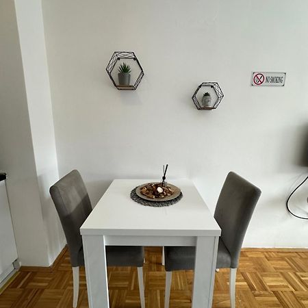 Apartment Guri Priștina Exterior foto