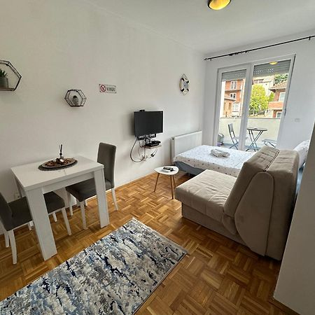 Apartment Guri Priștina Exterior foto