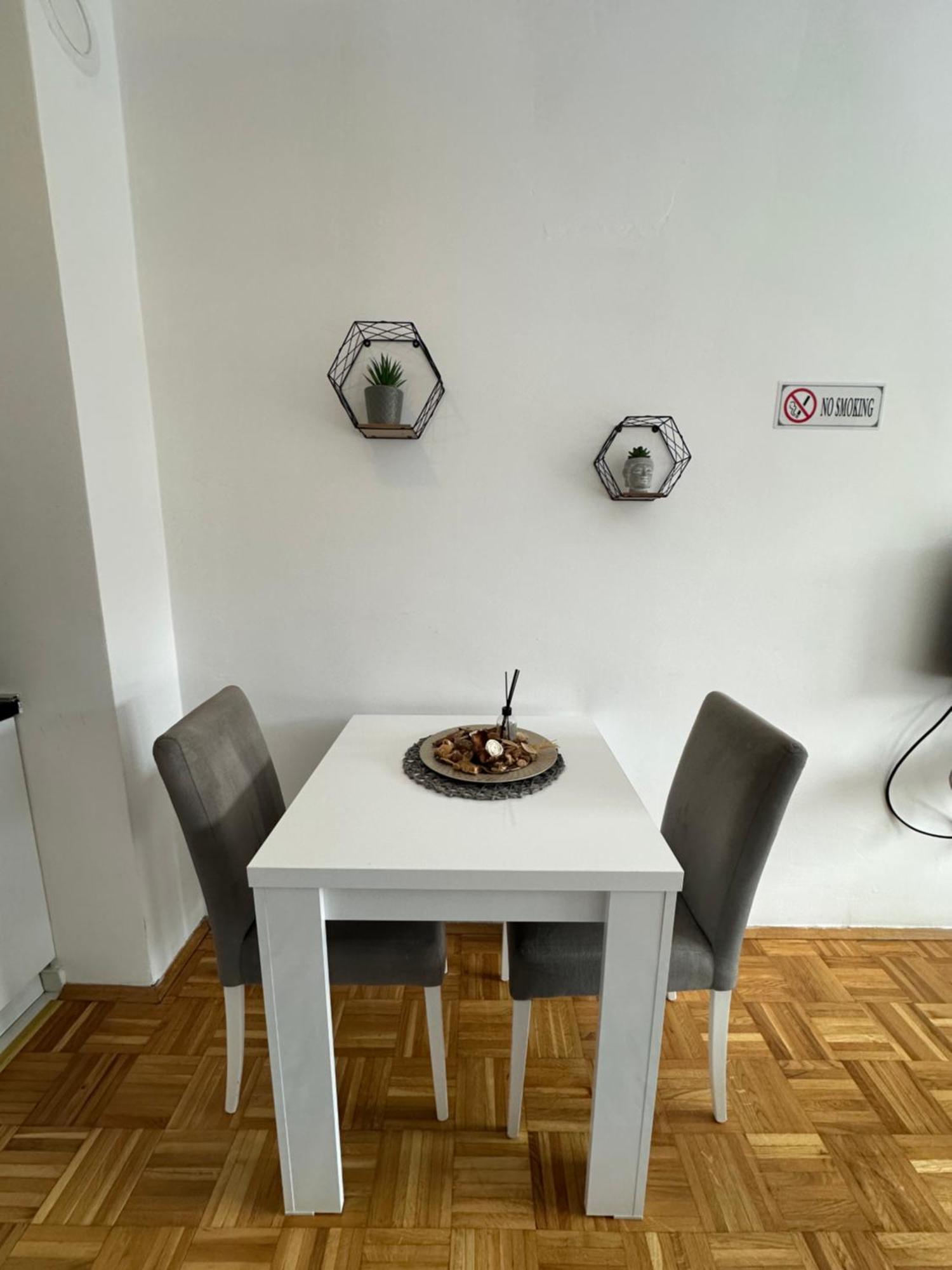Apartment Guri Priștina Exterior foto
